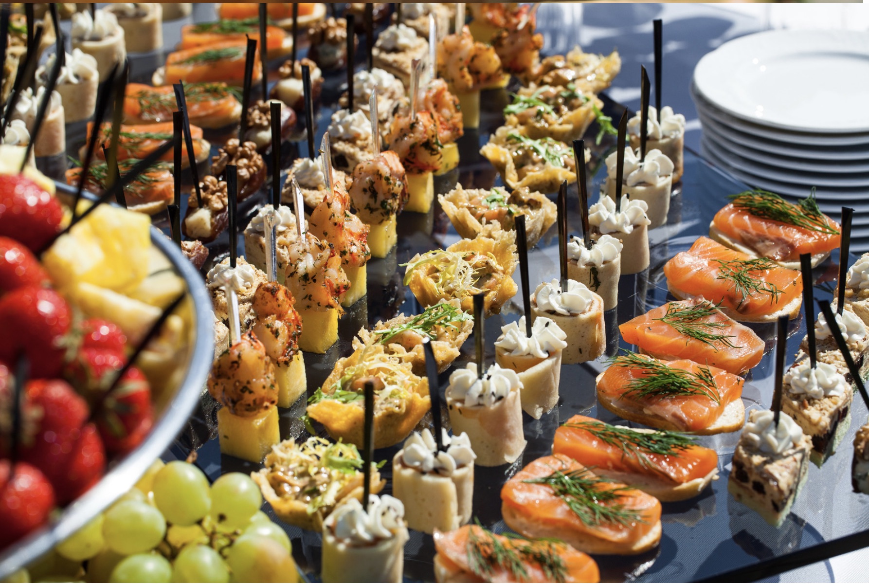 Mesa de pasabocas y canapés Cocina y Cava