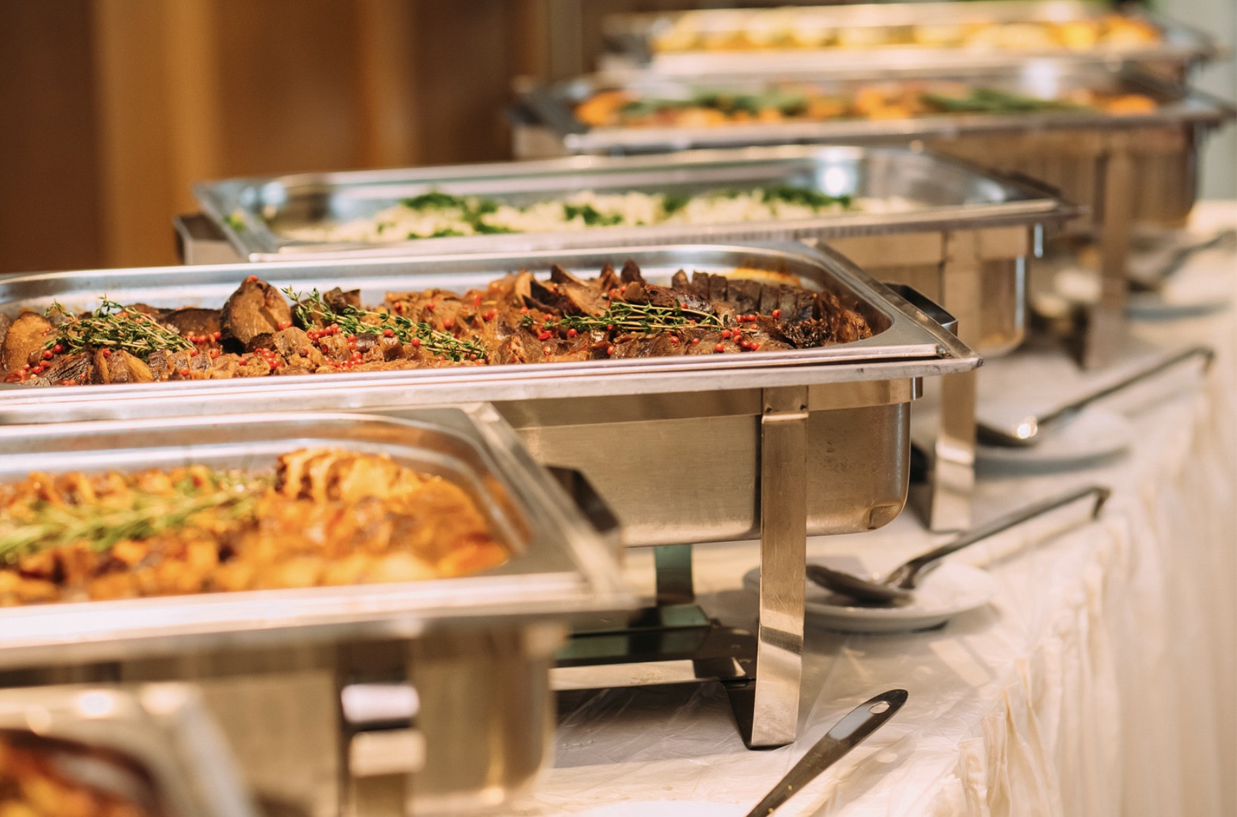Línea de buffet caliente Cocina y Cava